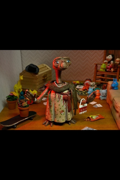 Neca Ultimate E.T. the Extra-Terrestrial Dress-Up Ver. - HYPERTOYS