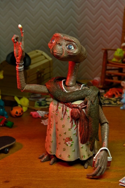 Neca Ultimate E.T. the Extra-Terrestrial Dress-Up Ver. - HYPERTOYS
